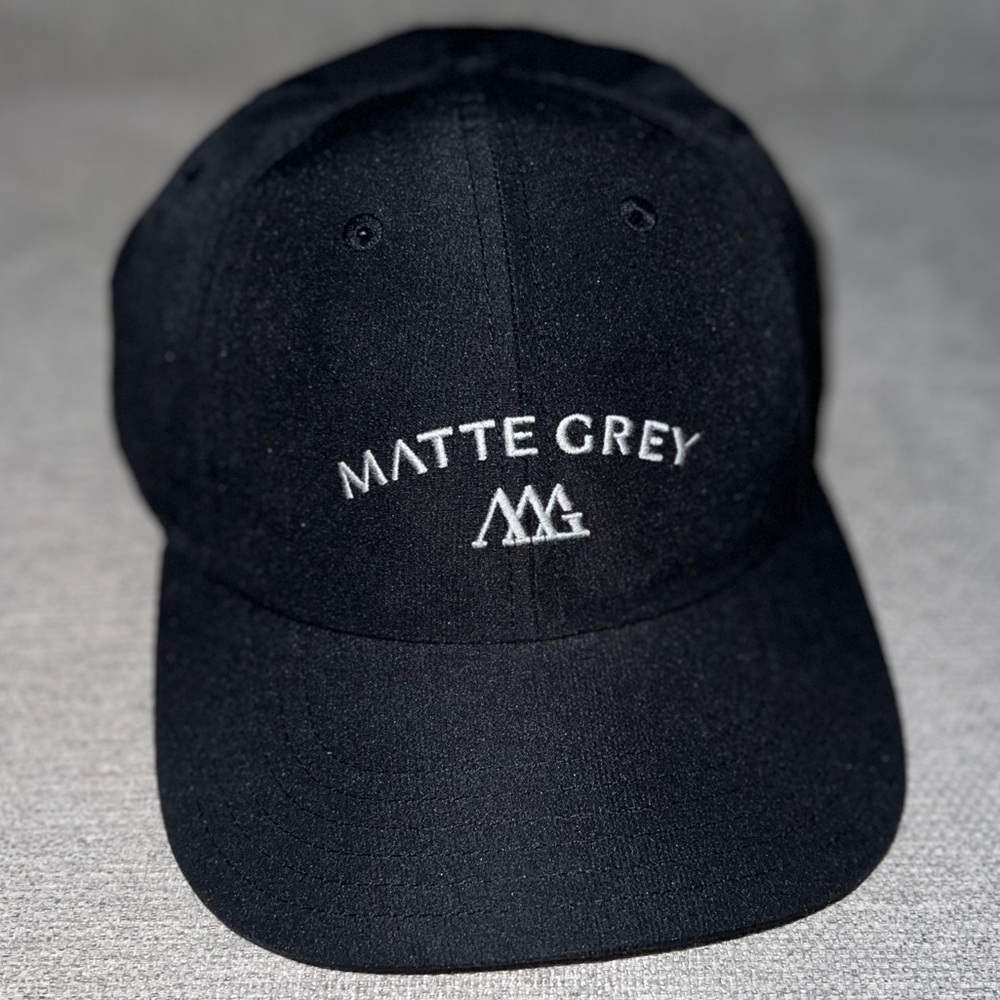 NWT Matte Grey Arch Strap Back Black